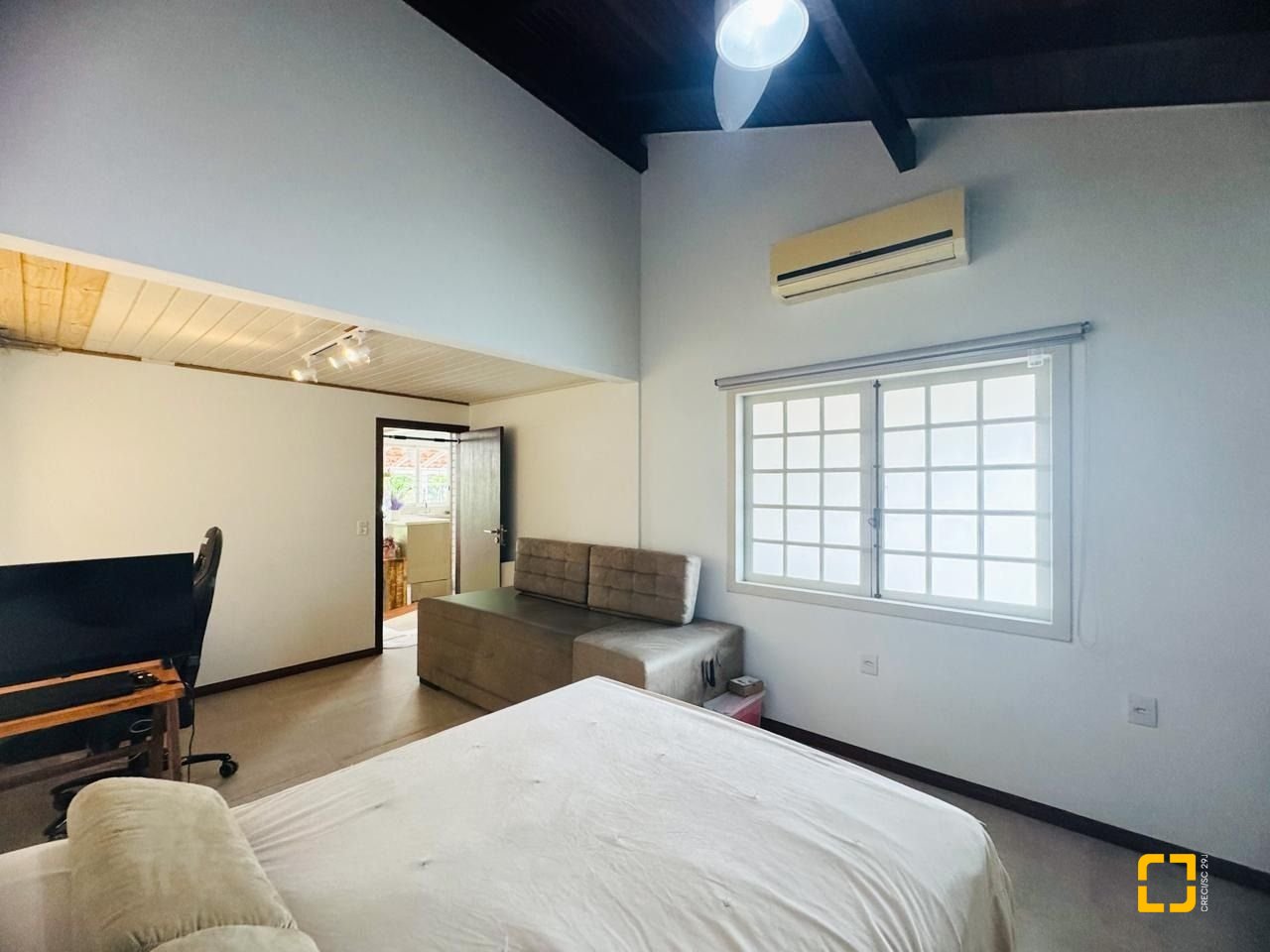 Casa com 160m², 4 quartos, 2 garagens, no bairro Lagoa da Conceição em Florianópolis