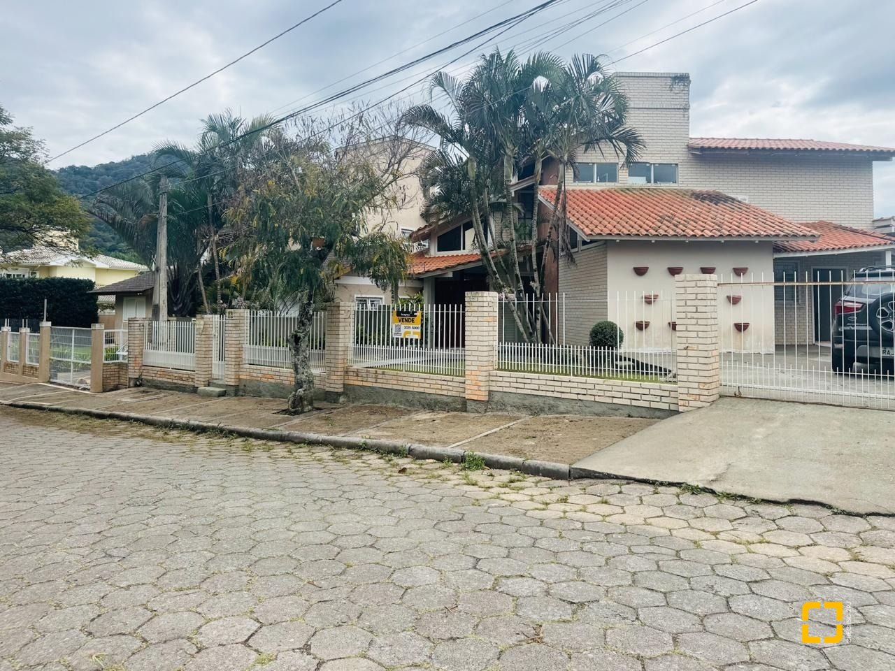 Casa com 160m², 4 quartos, 2 garagens, no bairro Lagoa da Conceição em Florianópolis