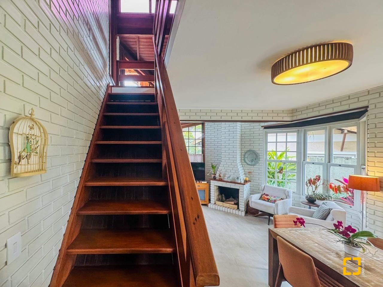 Casa com 160m², 4 quartos, 2 garagens, no bairro Lagoa da Conceição em Florianópolis