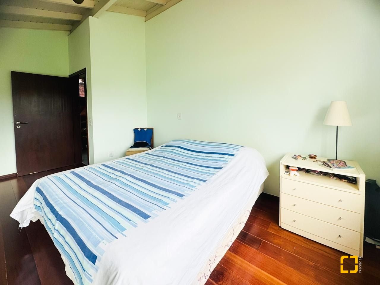 Casa com 160m², 4 quartos, 2 garagens, no bairro Lagoa da Conceição em Florianópolis