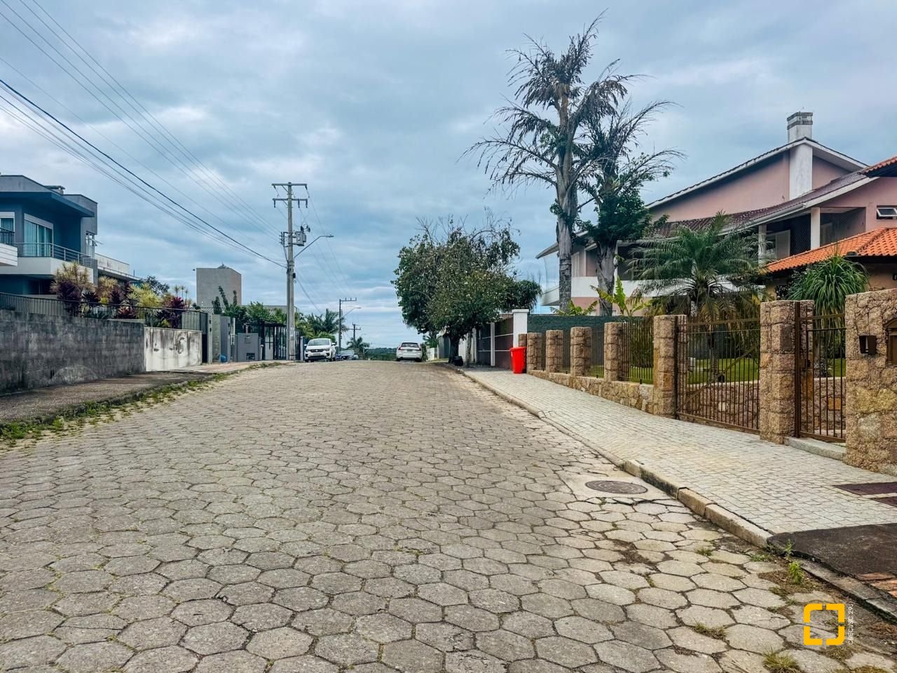 Casa com 160m², 4 quartos, 2 garagens, no bairro Lagoa da Conceição em Florianópolis