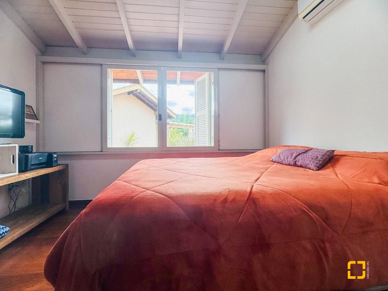 Casa com 160m², 4 quartos, 2 garagens, no bairro Lagoa da Conceição em Florianópolis