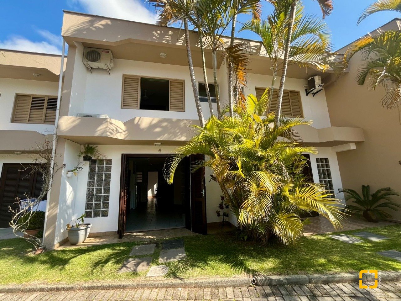 Casa de Condomínio com 73m², 2 quartos, 1 garagem, no bairro Jurerê em Florianópolis
