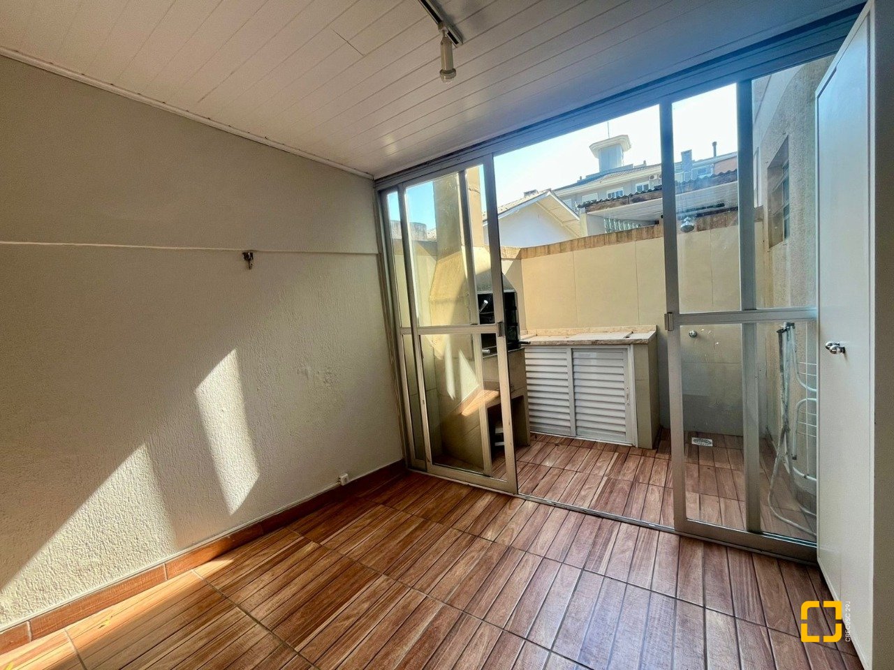 Casa de Condomínio com 73m², 2 quartos, 1 garagem, no bairro Jurerê em Florianópolis