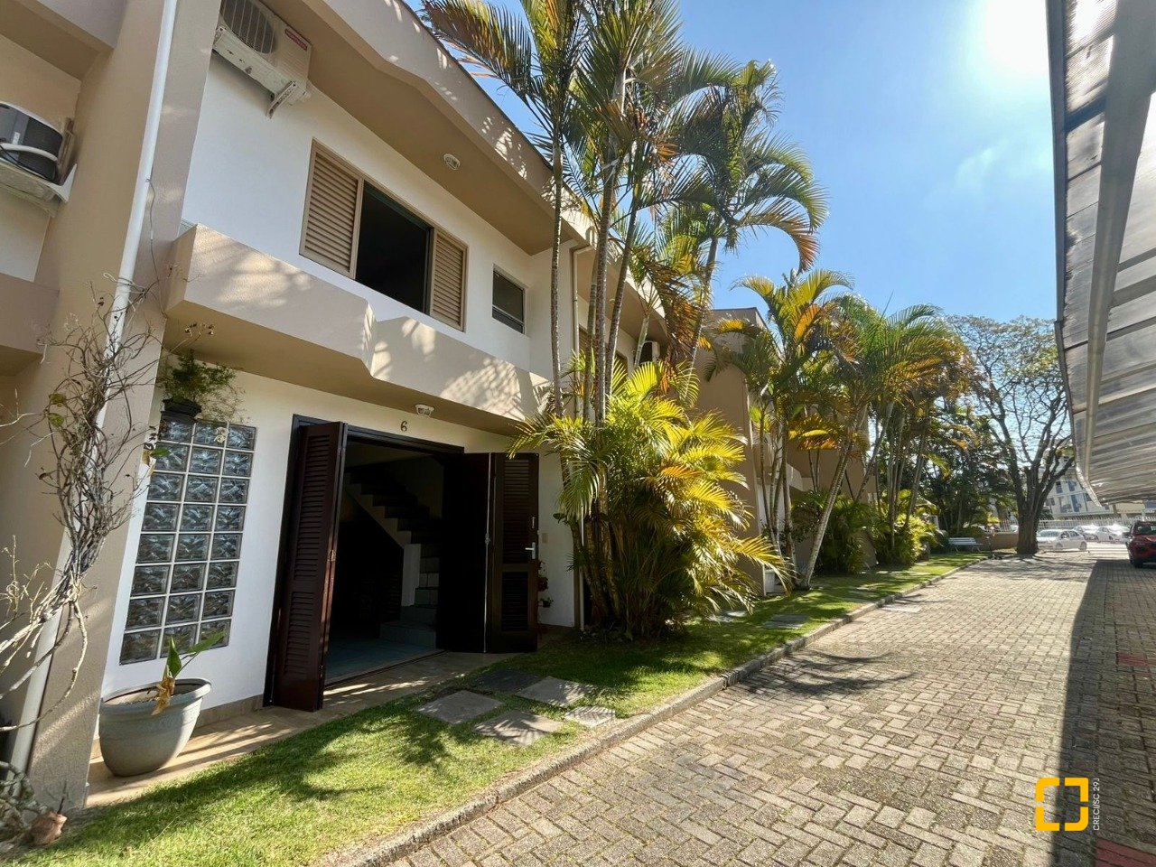 Casa de Condomínio com 73m², 2 quartos, 1 garagem, no bairro Jurerê em Florianópolis