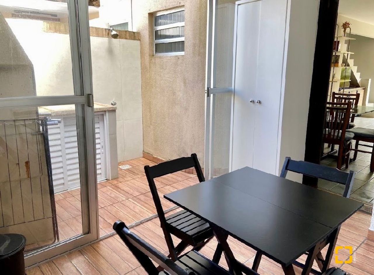Casa de Condomínio com 73m², 2 quartos, 1 garagem, no bairro Jurerê em Florianópolis