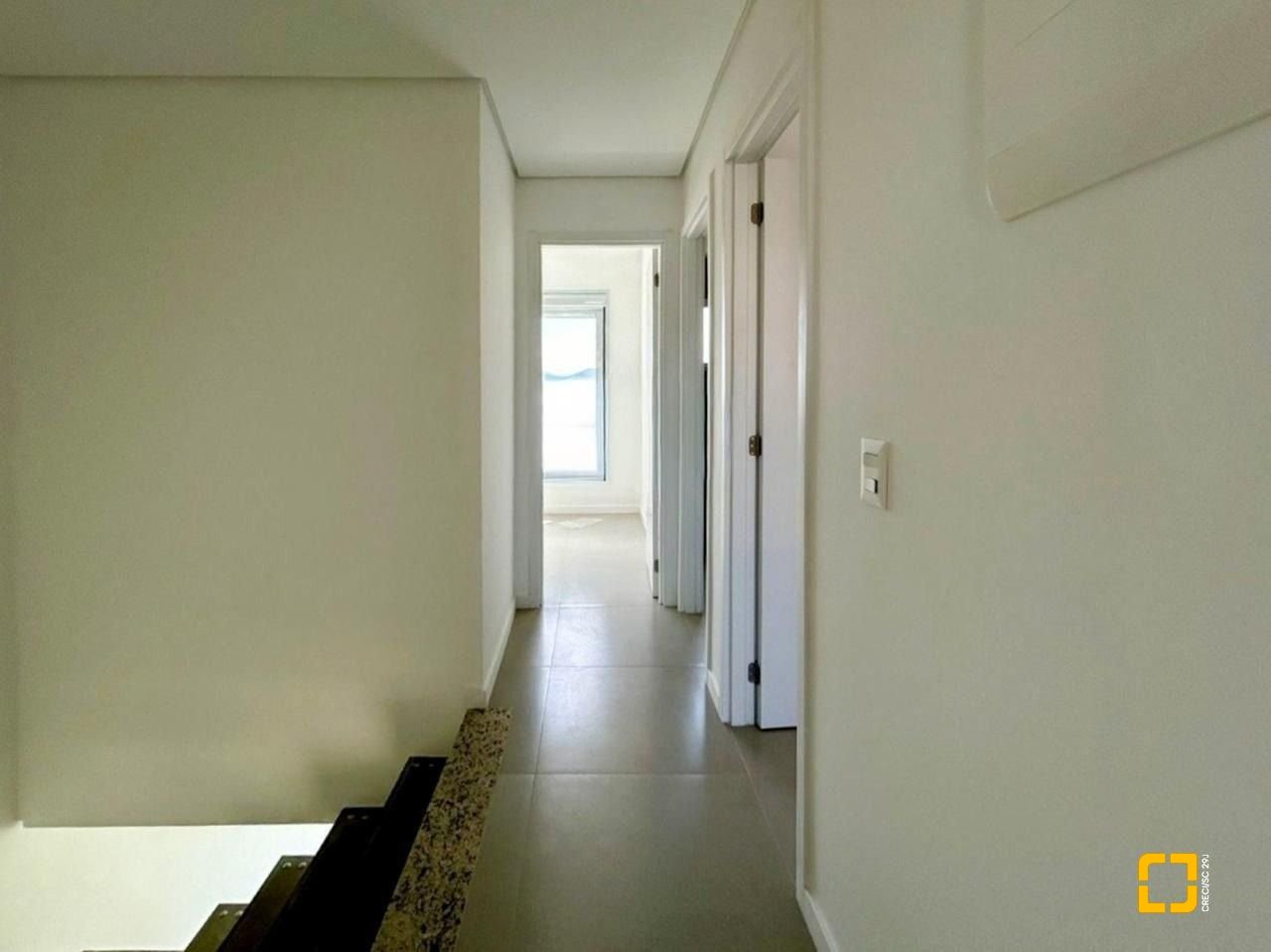 Casa de Condomínio com 95m², 4 quartos (sendo 1 suíte), 1 garagem, no bairro Morro das Pedras em Florianópolis