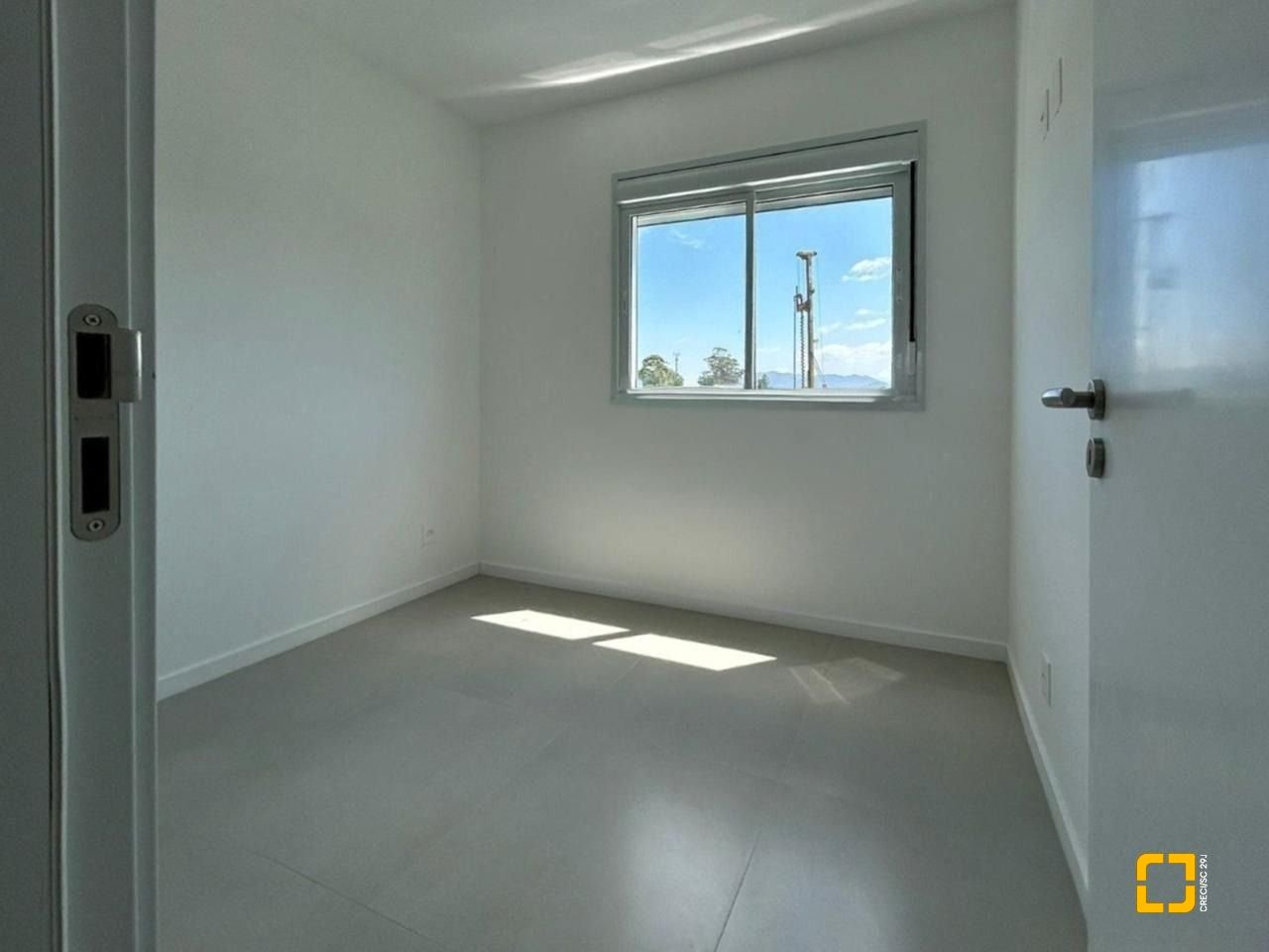 Casa de Condomínio com 95m², 4 quartos (sendo 1 suíte), 1 garagem, no bairro Morro das Pedras em Florianópolis