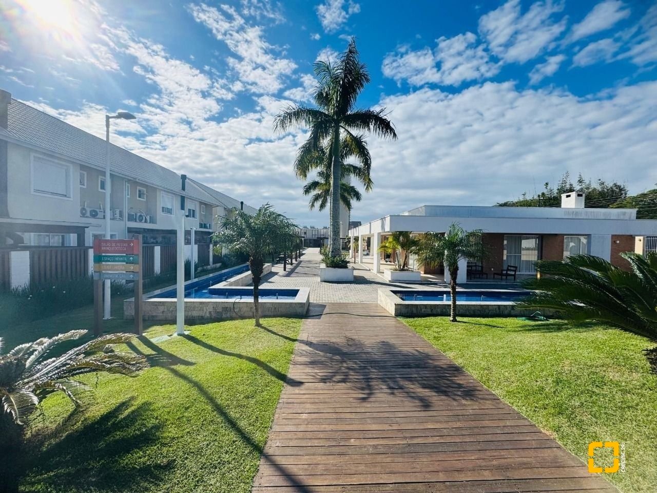 Casa de Condomínio com 95m², 4 quartos (sendo 1 suíte), 1 garagem, no bairro Morro das Pedras em Florianópolis