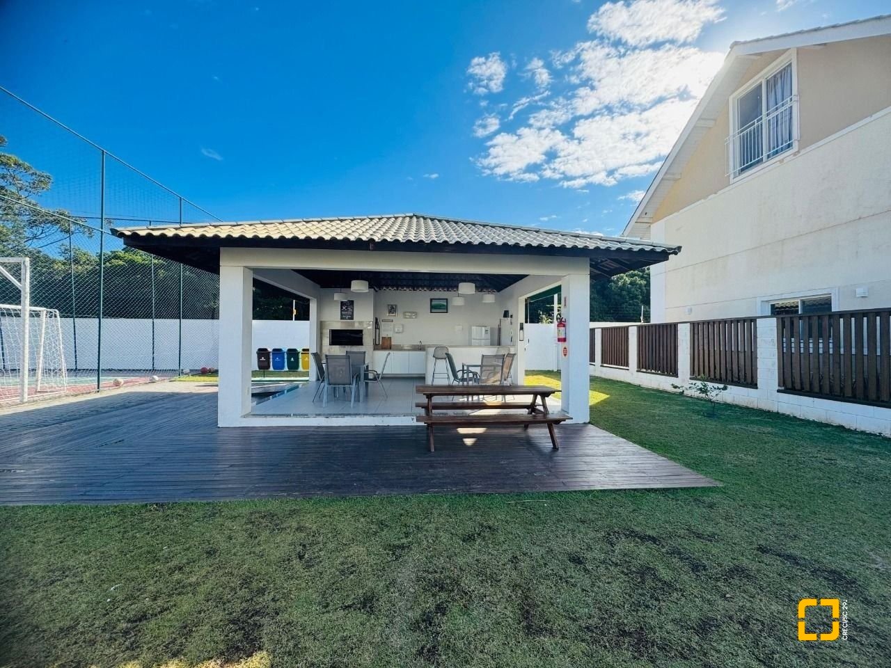 Casa de Condomínio com 95m², 4 quartos (sendo 1 suíte), 1 garagem, no bairro Morro das Pedras em Florianópolis