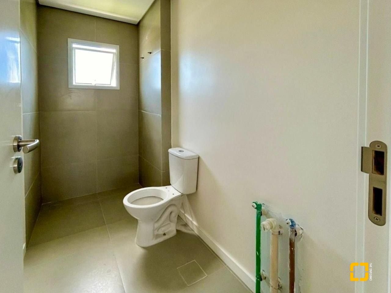 Casa de Condomínio com 95m², 4 quartos (sendo 1 suíte), 1 garagem, no bairro Morro das Pedras em Florianópolis