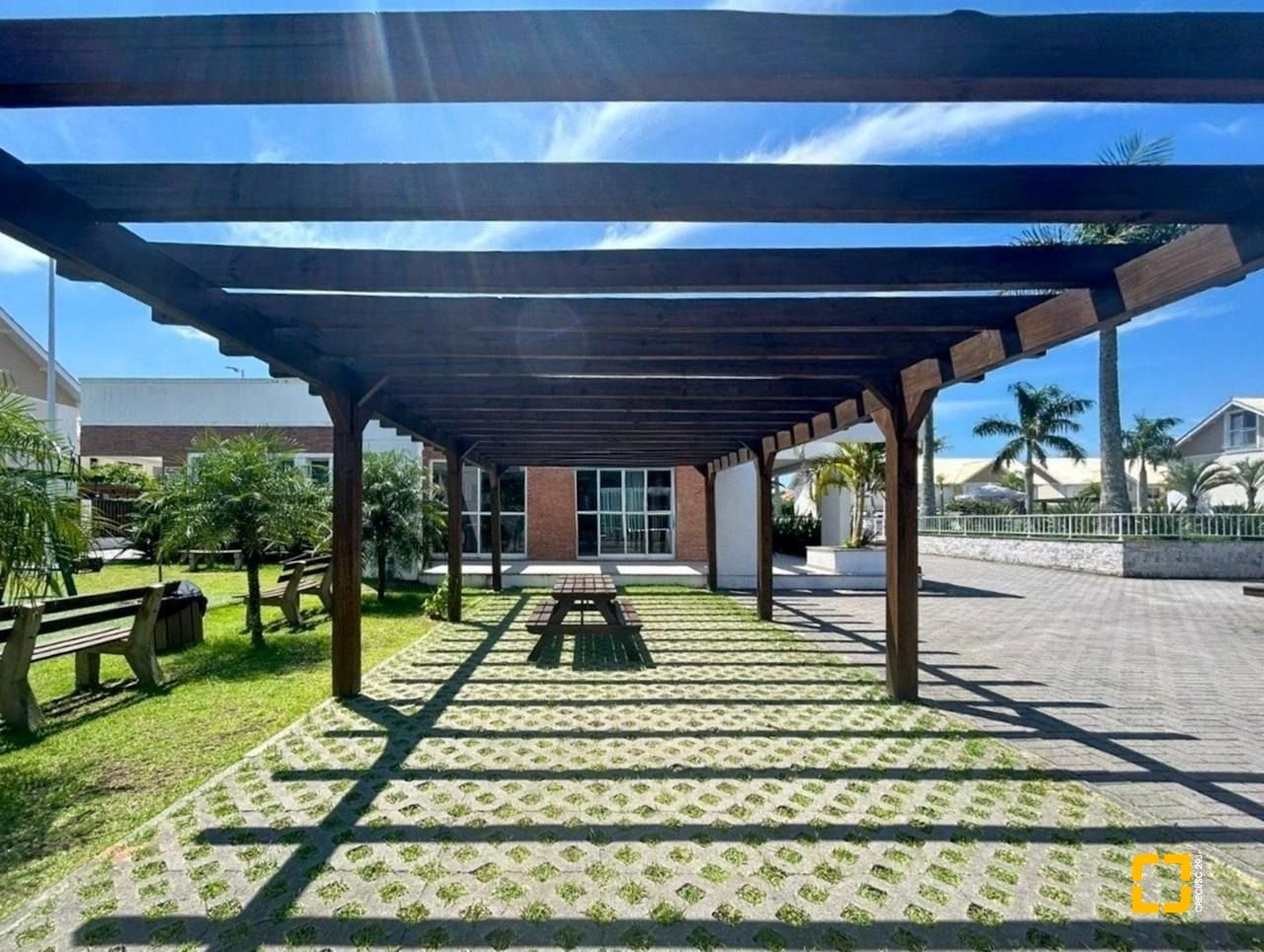 Casa de Condomínio com 95m², 4 quartos (sendo 1 suíte), 1 garagem, no bairro Morro das Pedras em Florianópolis