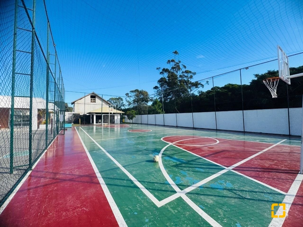 Casa de Condomínio com 95m², 4 quartos (sendo 1 suíte), 1 garagem, no bairro Morro das Pedras em Florianópolis