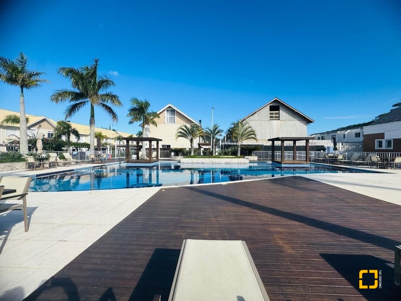 Casa de Condomínio com 95m², 4 quartos (sendo 1 suíte), 1 garagem, no bairro Morro das Pedras em Florianópolis