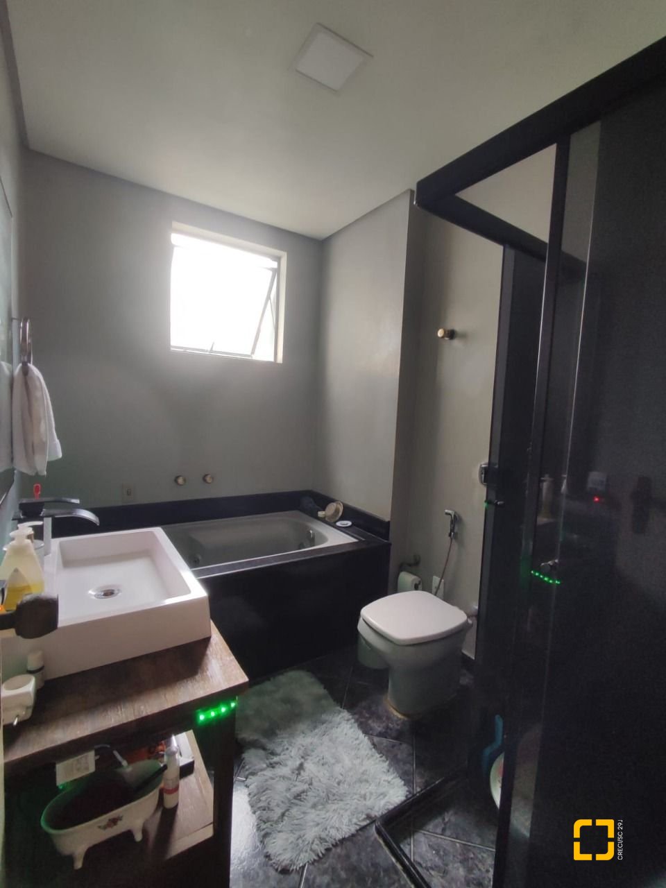 Apartamento com 155m², 4 quartos (sendo 1 suíte), 1 garagem, no bairro Estreito em Florianópolis