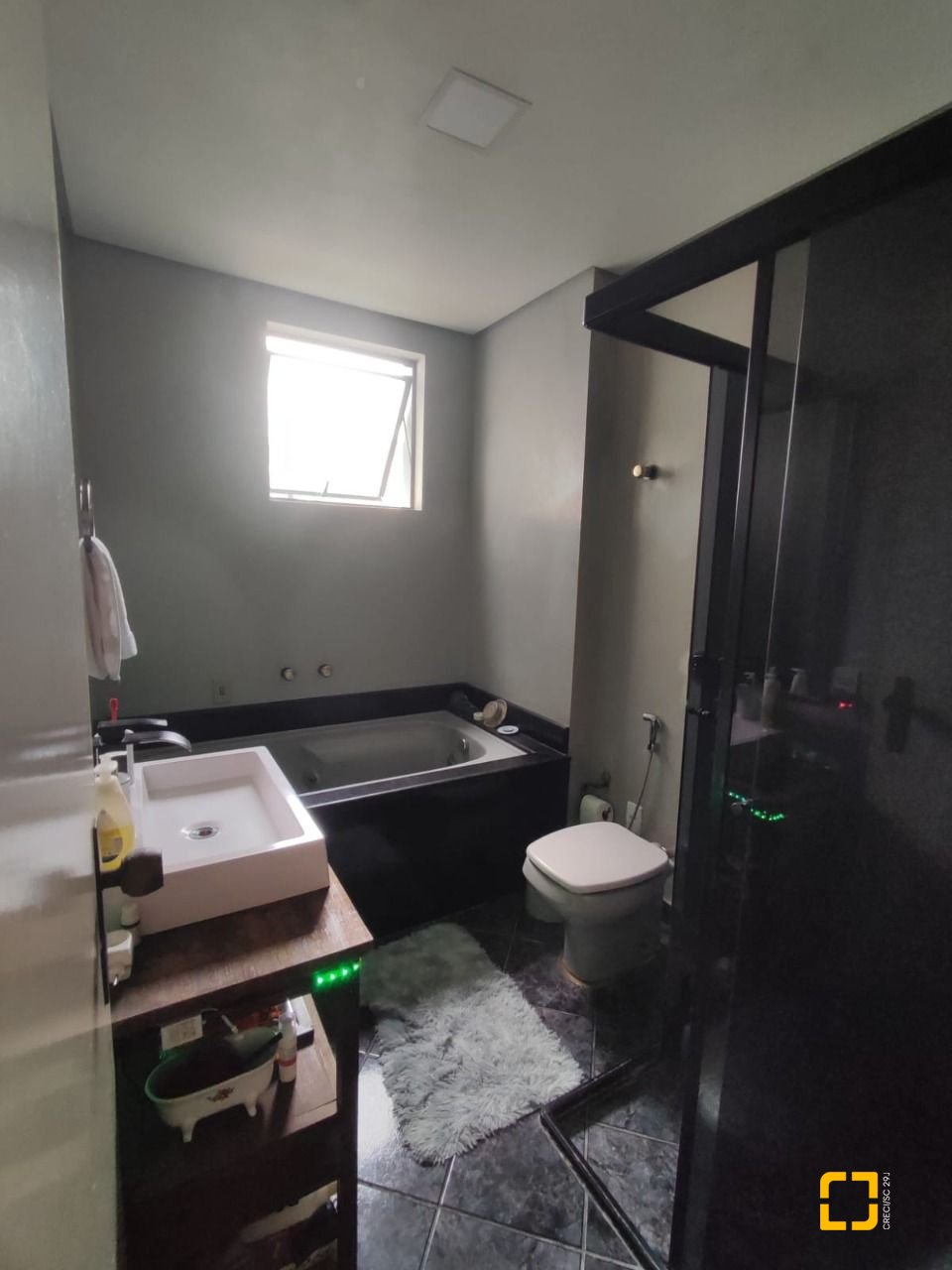 Apartamento com 155m², 4 quartos (sendo 1 suíte), 1 garagem, no bairro Estreito em Florianópolis