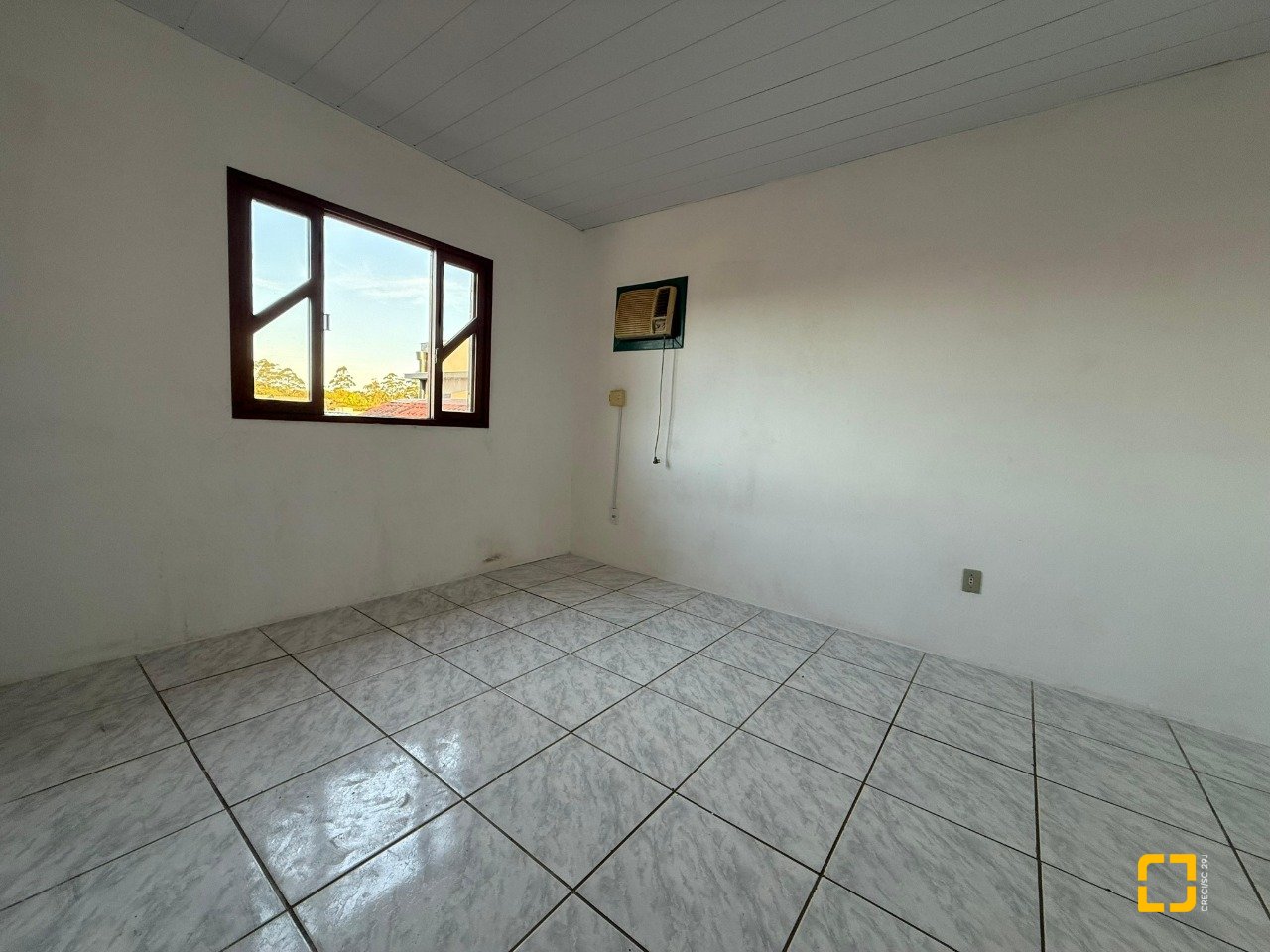 Casa com 140m², 5 quartos (sendo 1 suíte), 1 garagem, no bairro Ingleses em Florianópolis