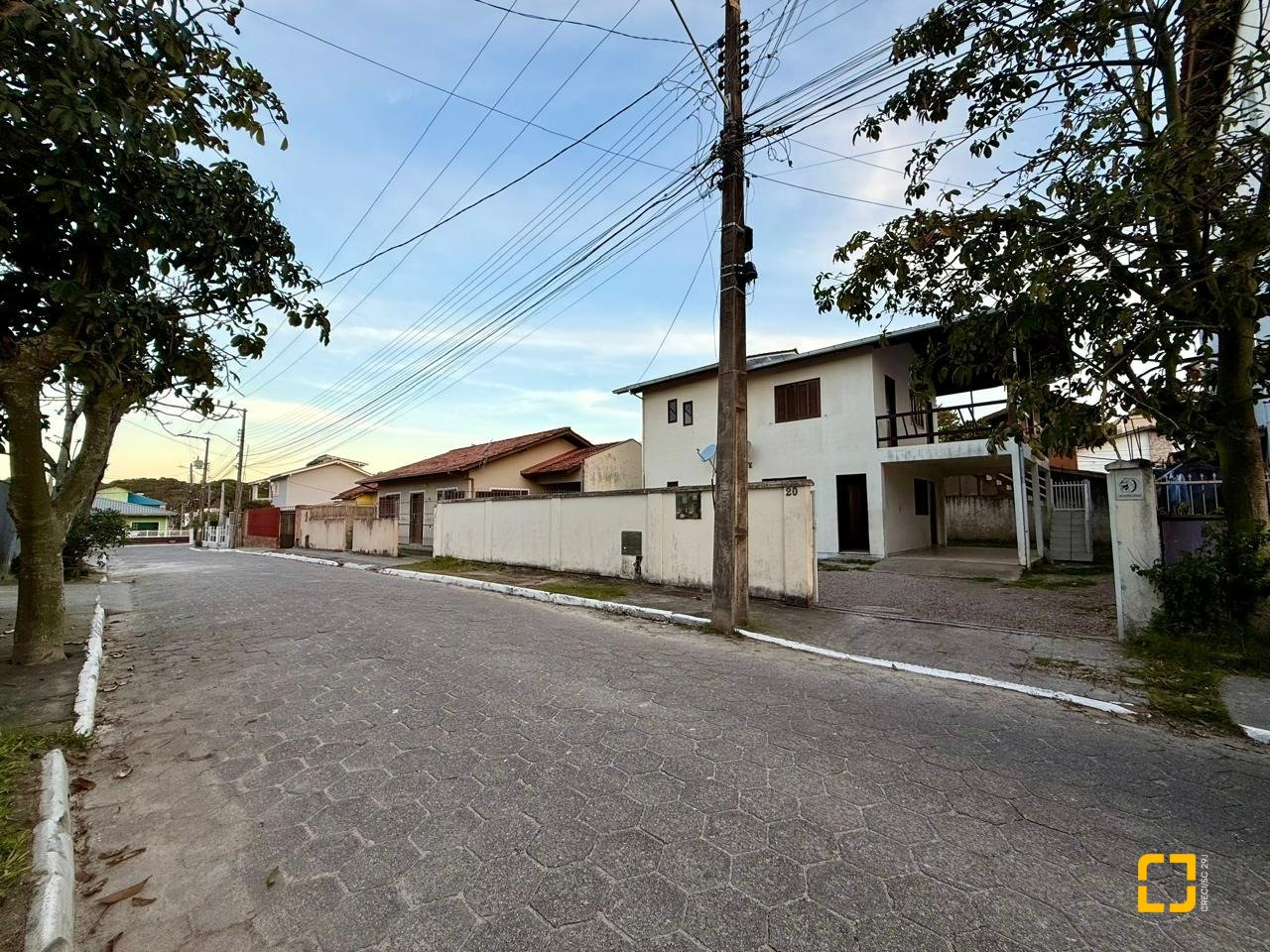 Casa com 140m², 5 quartos (sendo 1 suíte), 1 garagem, no bairro Ingleses em Florianópolis