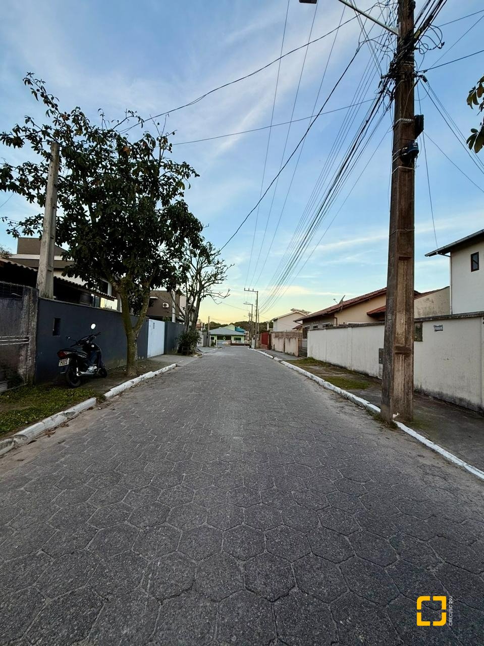 Casa com 140m², 5 quartos (sendo 1 suíte), 1 garagem, no bairro Ingleses em Florianópolis