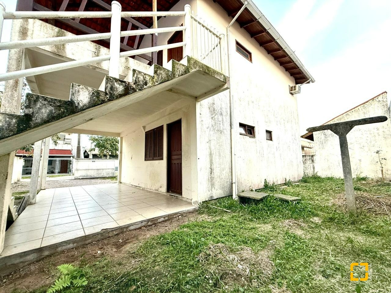 Casa com 140m², 5 quartos (sendo 1 suíte), 1 garagem, no bairro Ingleses em Florianópolis