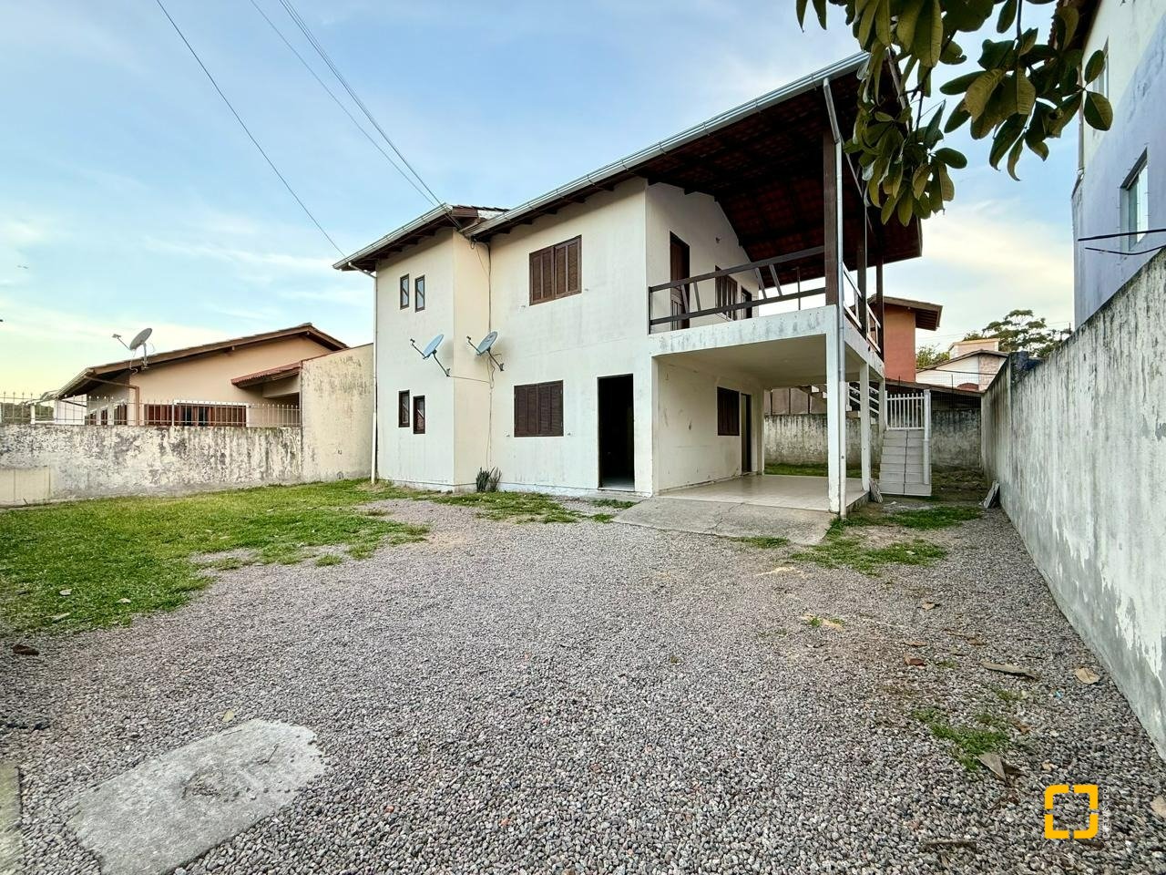 Casa com 140m², 5 quartos (sendo 1 suíte), 1 garagem, no bairro Ingleses em Florianópolis
