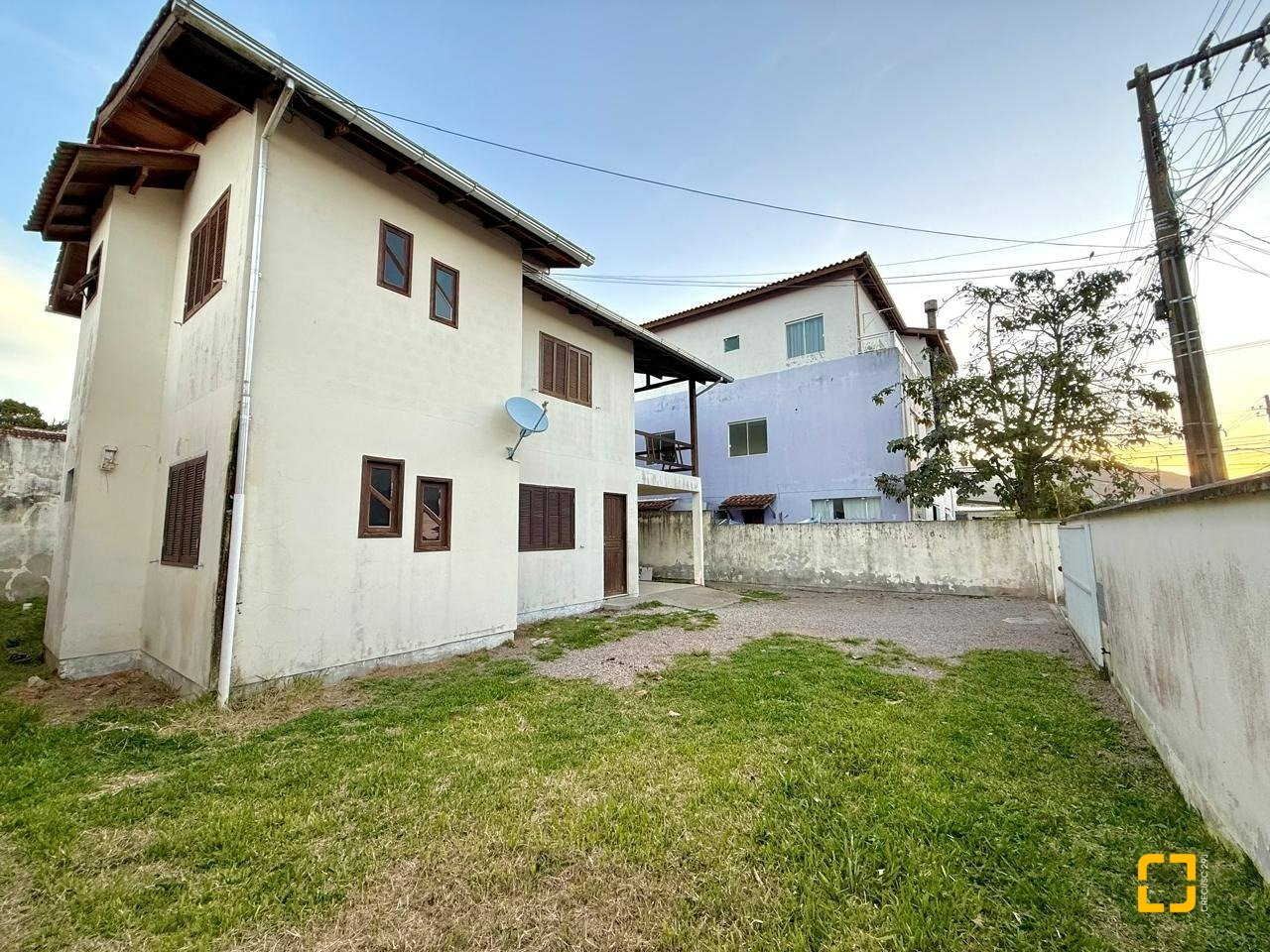 Casa com 140m², 5 quartos (sendo 1 suíte), 1 garagem, no bairro Ingleses em Florianópolis