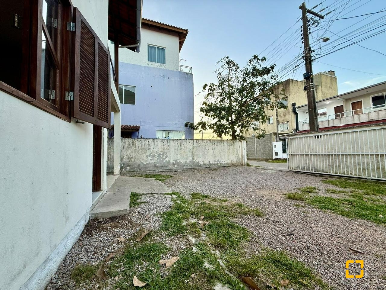 Casa com 140m², 5 quartos (sendo 1 suíte), 1 garagem, no bairro Ingleses em Florianópolis