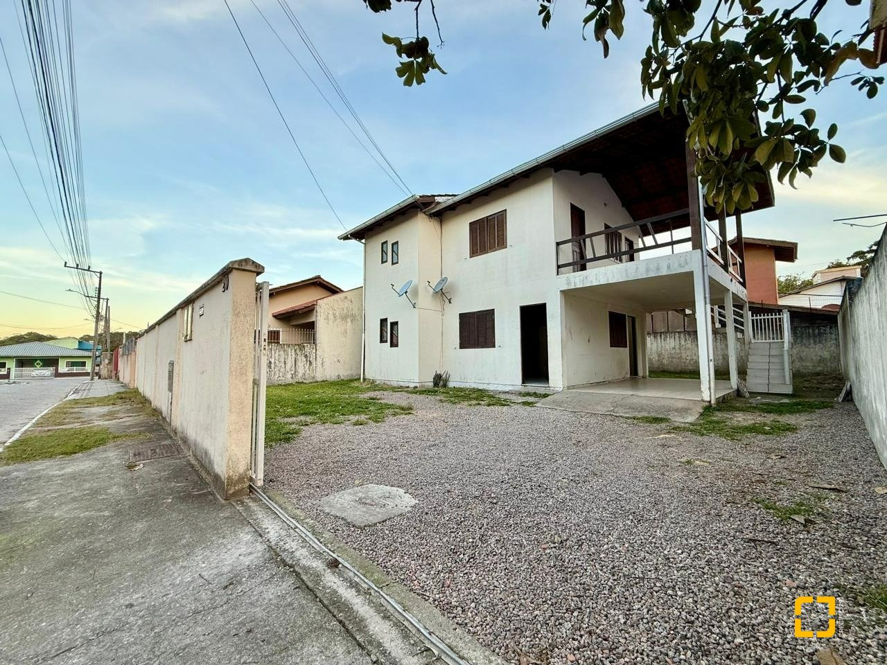 Casa com 140m², 5 quartos (sendo 1 suíte), 1 garagem, no bairro Ingleses em Florianópolis