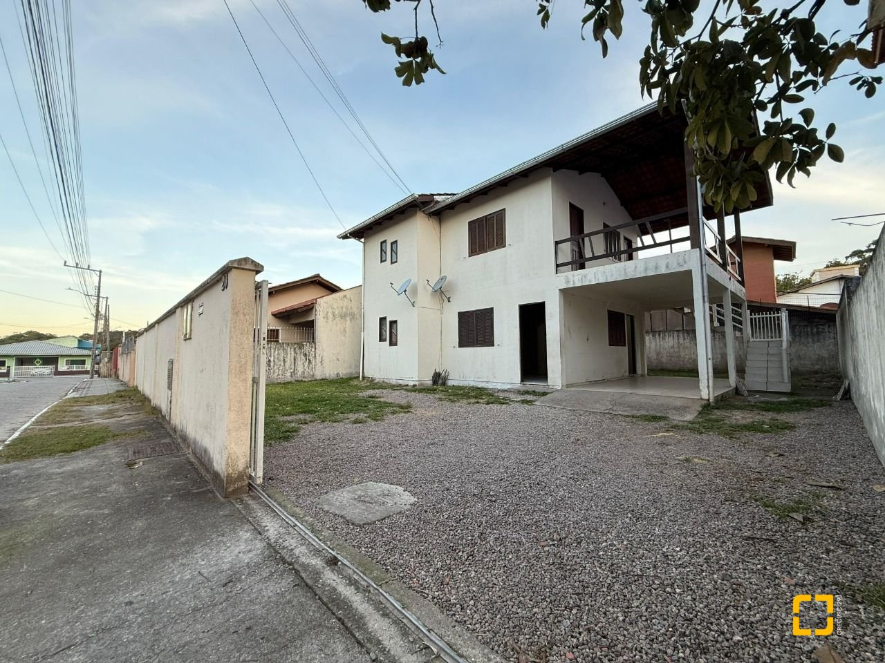 Casa com 140m², 5 quartos (sendo 1 suíte), 1 garagem, no bairro Ingleses em Florianópolis