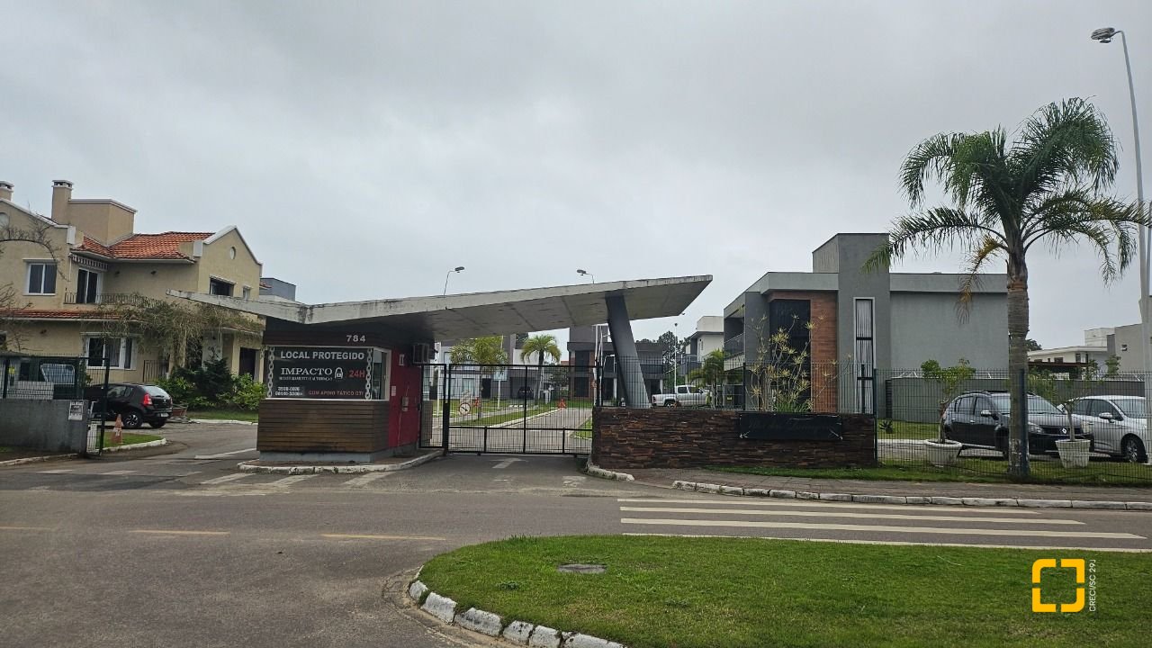 Casa de Condomínio com 238m², 6 quartos (sendo 3 suítes), 2 garagens, no bairro São João do Rio Vermelho em Florianópolis