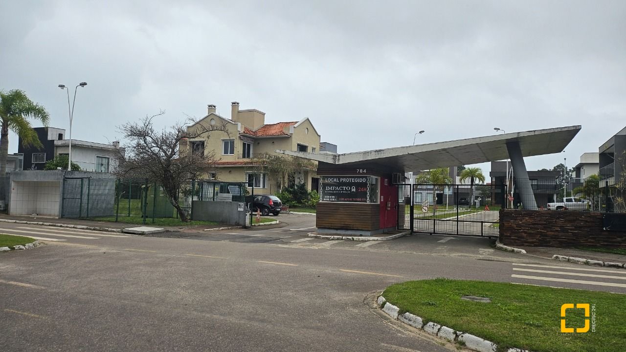 Casa de Condomínio com 238m², 3 quartos (sendo 3 suítes), 2 garagens, no bairro São João do Rio Vermelho em Florianópolis