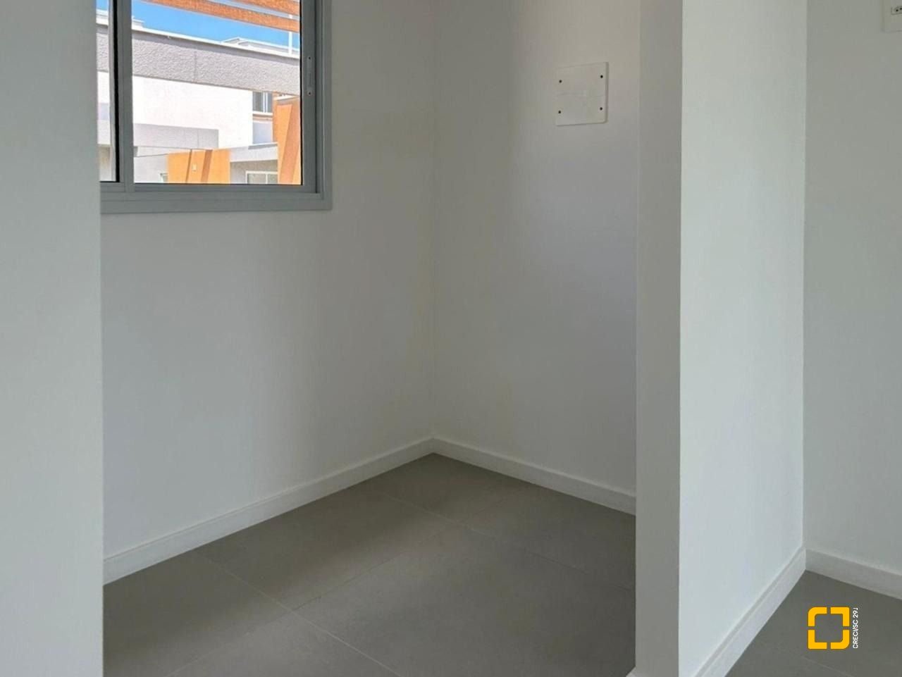 Casa de Condomínio com 110m², 4 quartos (sendo 1 suíte), 2 garagens, no bairro Morro das Pedras em Florianópolis