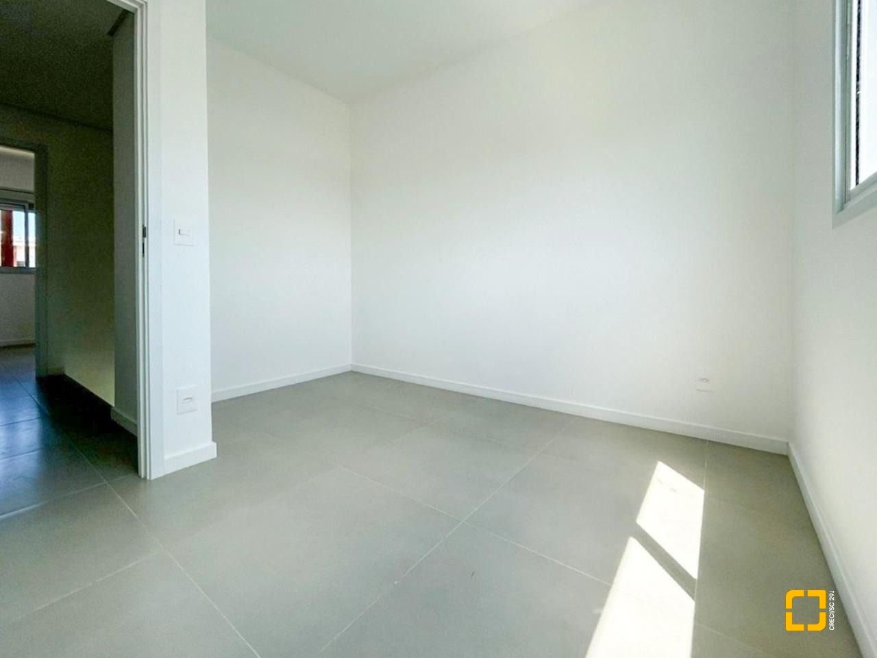 Casa de Condomínio com 110m², 4 quartos (sendo 1 suíte), 2 garagens, no bairro Morro das Pedras em Florianópolis