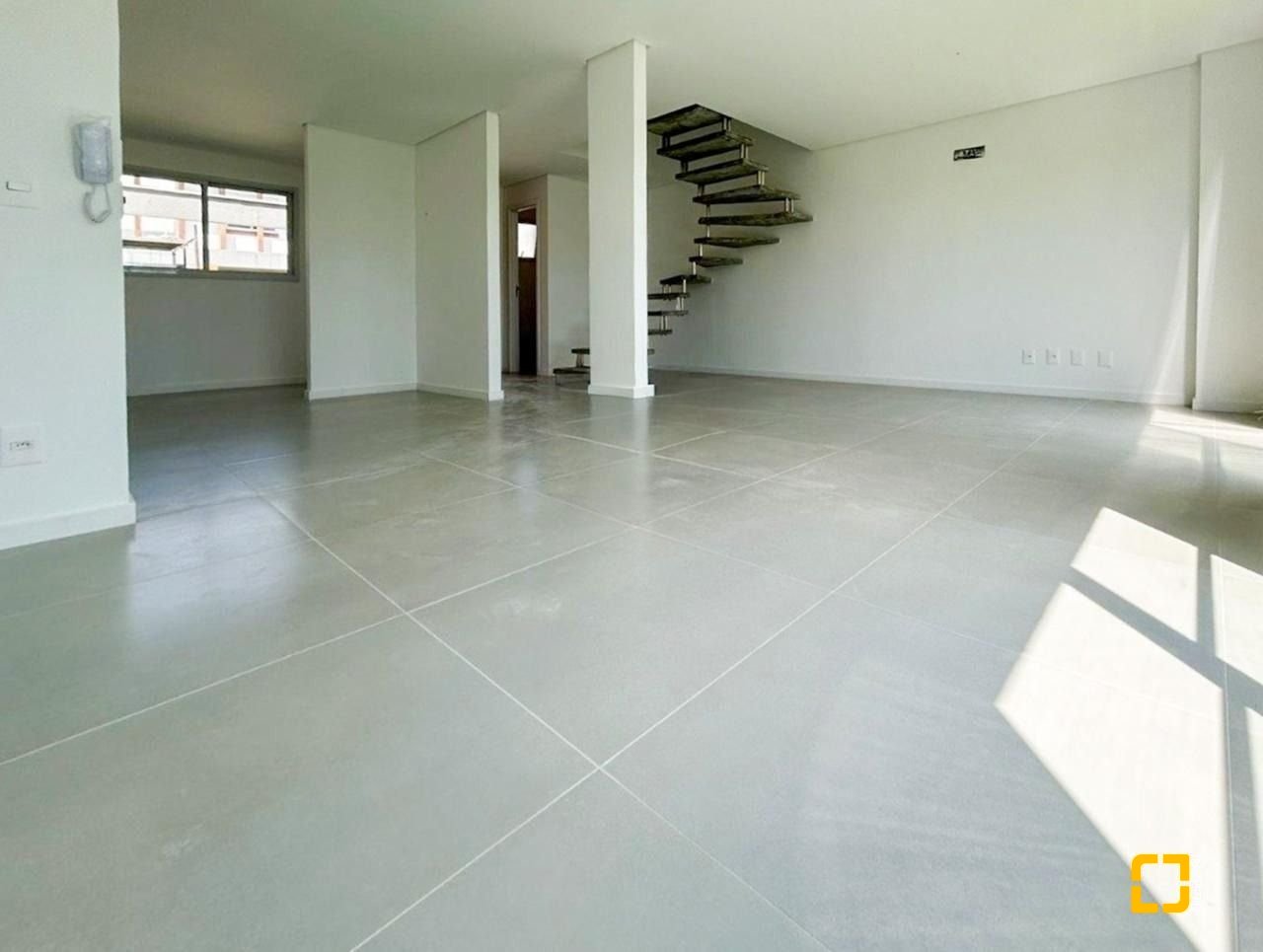 Casa de Condomínio com 110m², 4 quartos (sendo 1 suíte), 2 garagens, no bairro Morro das Pedras em Florianópolis