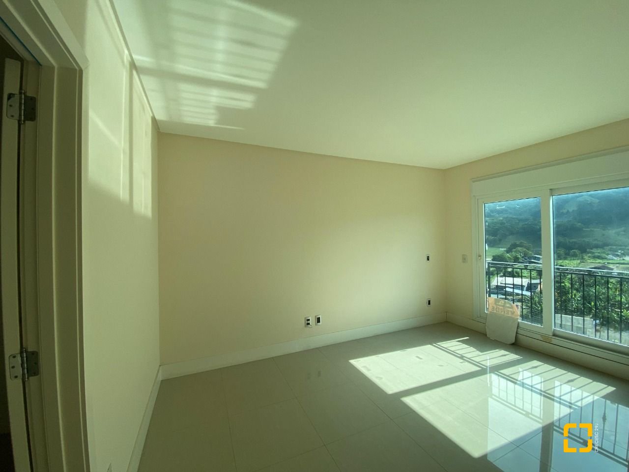 Apartamento com 98m², 4 quartos (sendo 1 suíte), 1 garagem, no bairro Pedra Branca em Palhoça