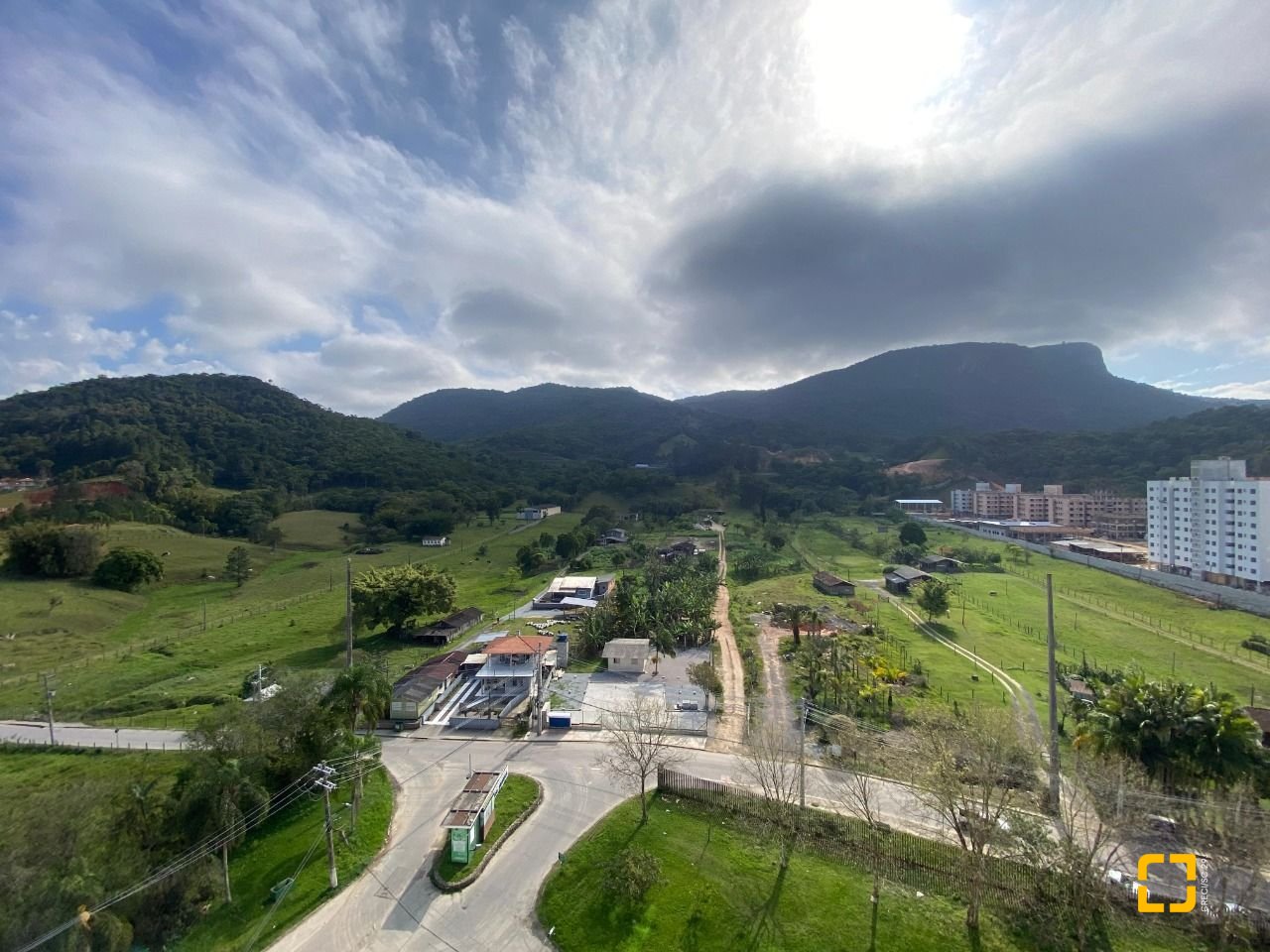 Apartamento com 98m², 4 quartos (sendo 1 suíte), 1 garagem, no bairro Pedra Branca em Palhoça
