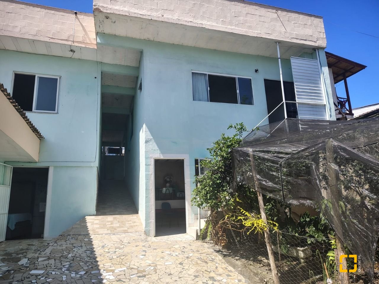 Casa com 230m², 2 garagens, no bairro Jardim Cidade de Florianópolis em São José