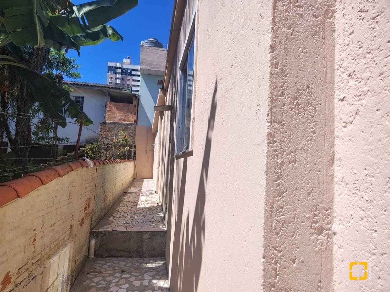 Casa com 230m², 2 garagens, no bairro Jardim Cidade de Florianópolis em São José