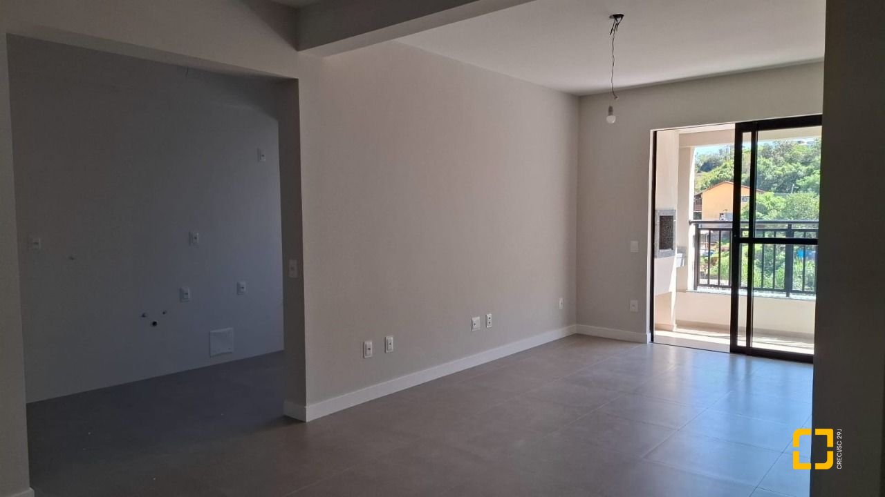 Apartamento com 98m², 4 quartos (sendo 1 suíte), 2 garagens, no bairro Saco Grande em Florianópolis