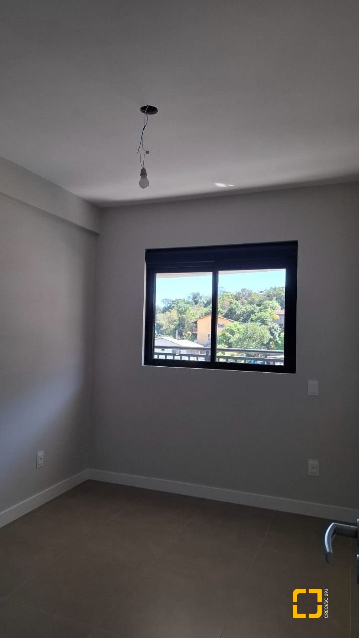 Apartamento com 98m², 4 quartos (sendo 1 suíte), 2 garagens, no bairro Saco Grande em Florianópolis