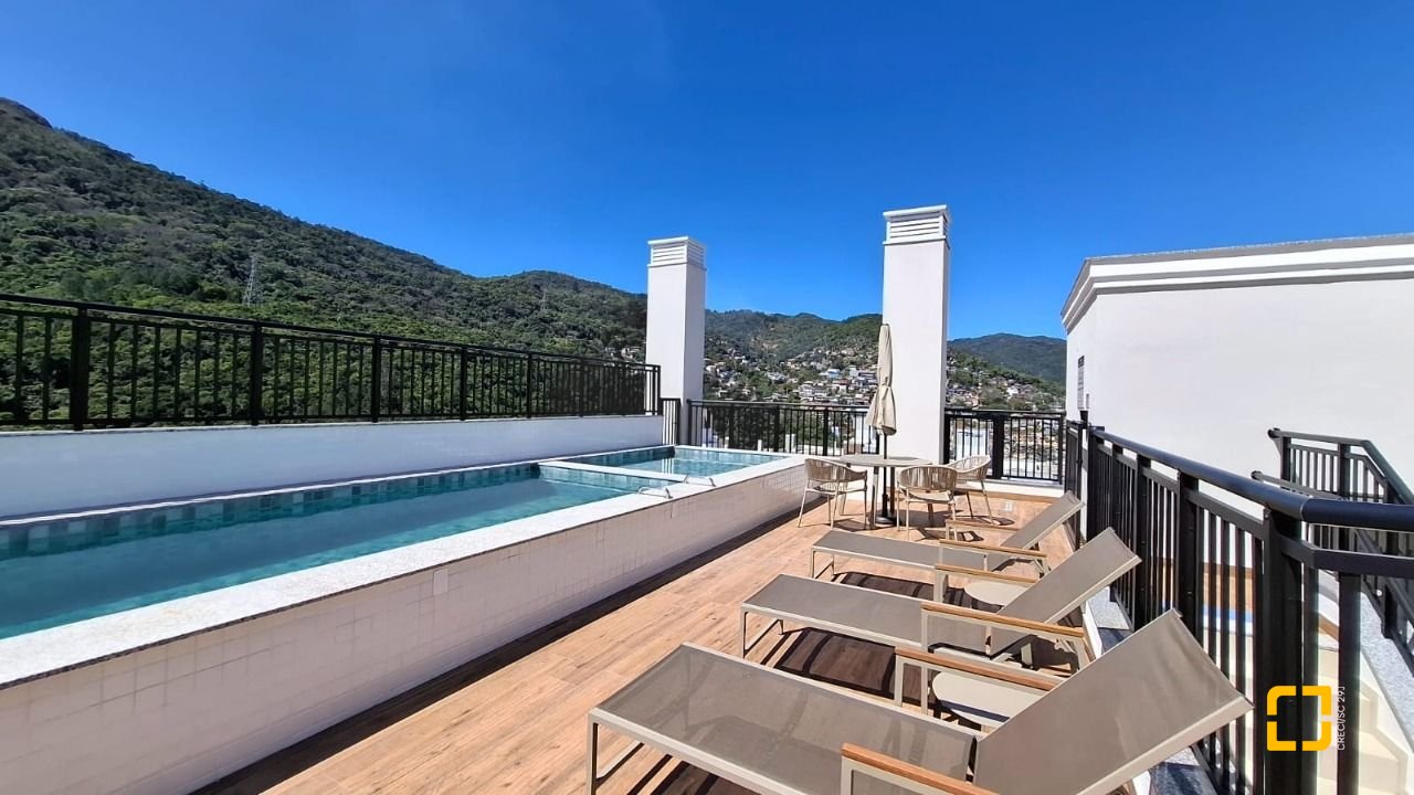 Apartamento com 98m², 4 quartos (sendo 1 suíte), 2 garagens, no bairro Saco Grande em Florianópolis