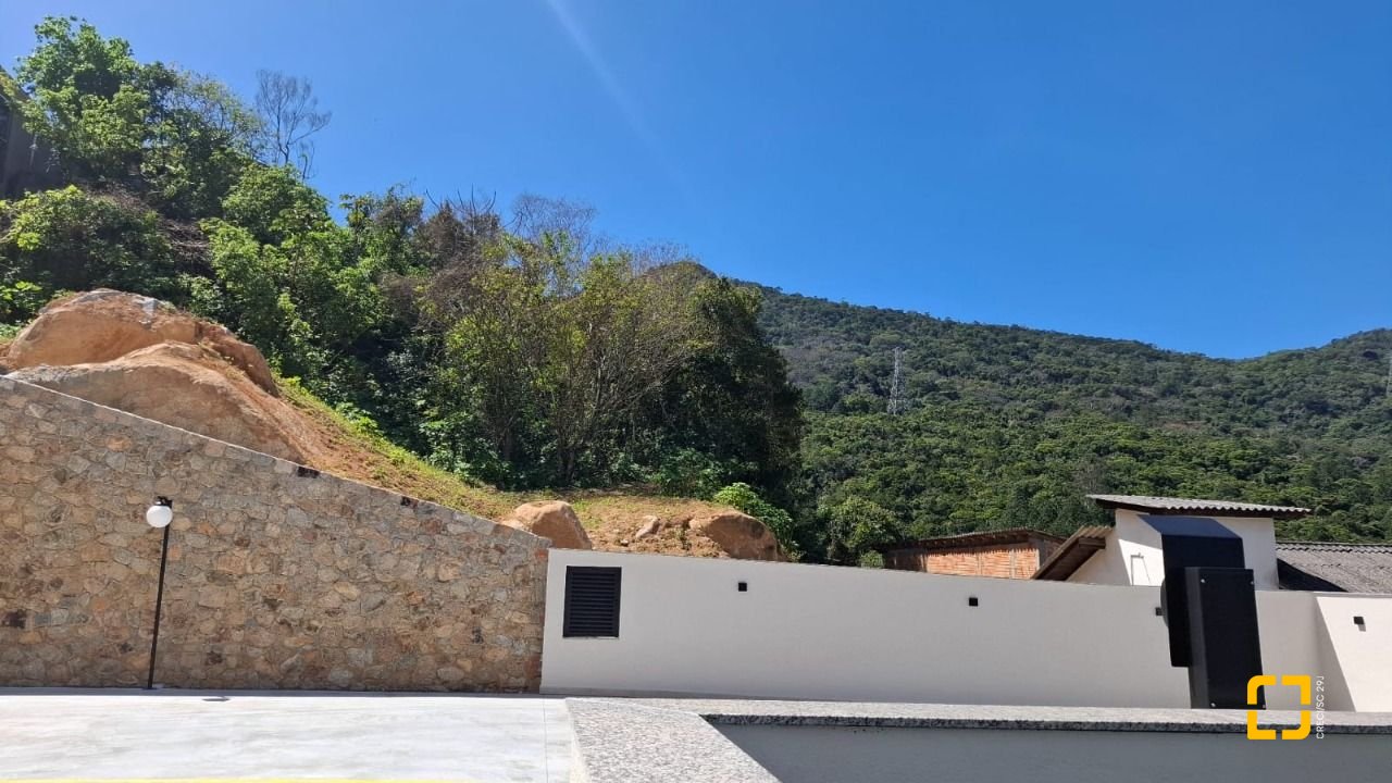 Apartamento com 98m², 4 quartos (sendo 1 suíte), 2 garagens, no bairro Saco Grande em Florianópolis