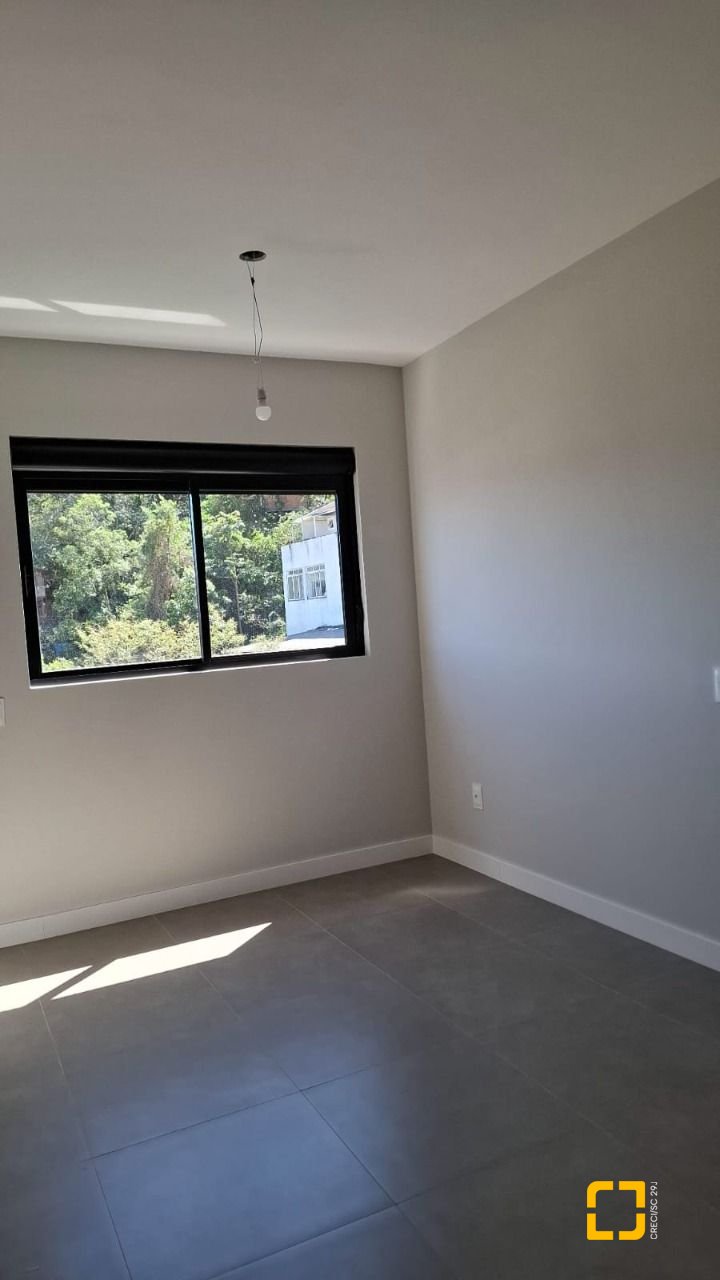 Apartamento com 98m², 4 quartos (sendo 1 suíte), 2 garagens, no bairro Saco Grande em Florianópolis