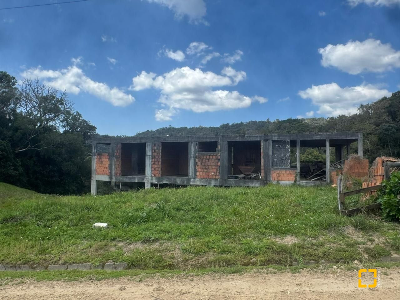 Sítio com 5112m², no bairro Invernadinha em Rancho Queimado