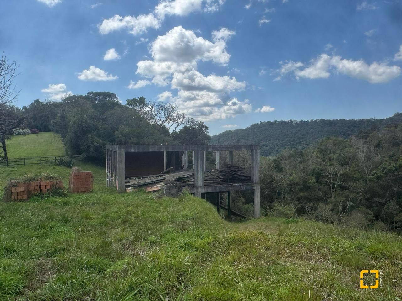 Sítio com 5112m², no bairro Invernadinha em Rancho Queimado