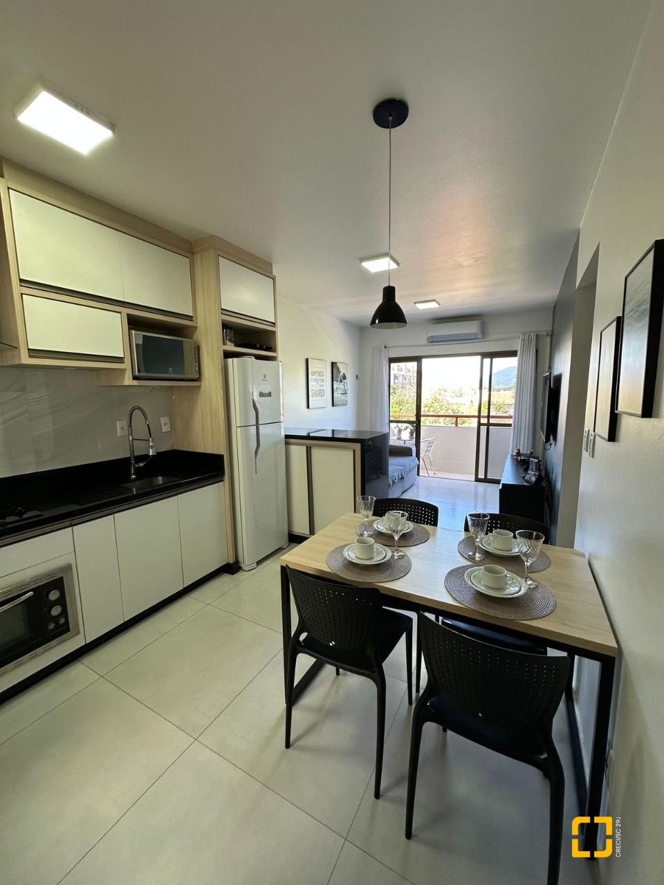 Apartamento com 55m², 2 quartos, 1 garagem, no bairro Canasvieiras em Florianópolis