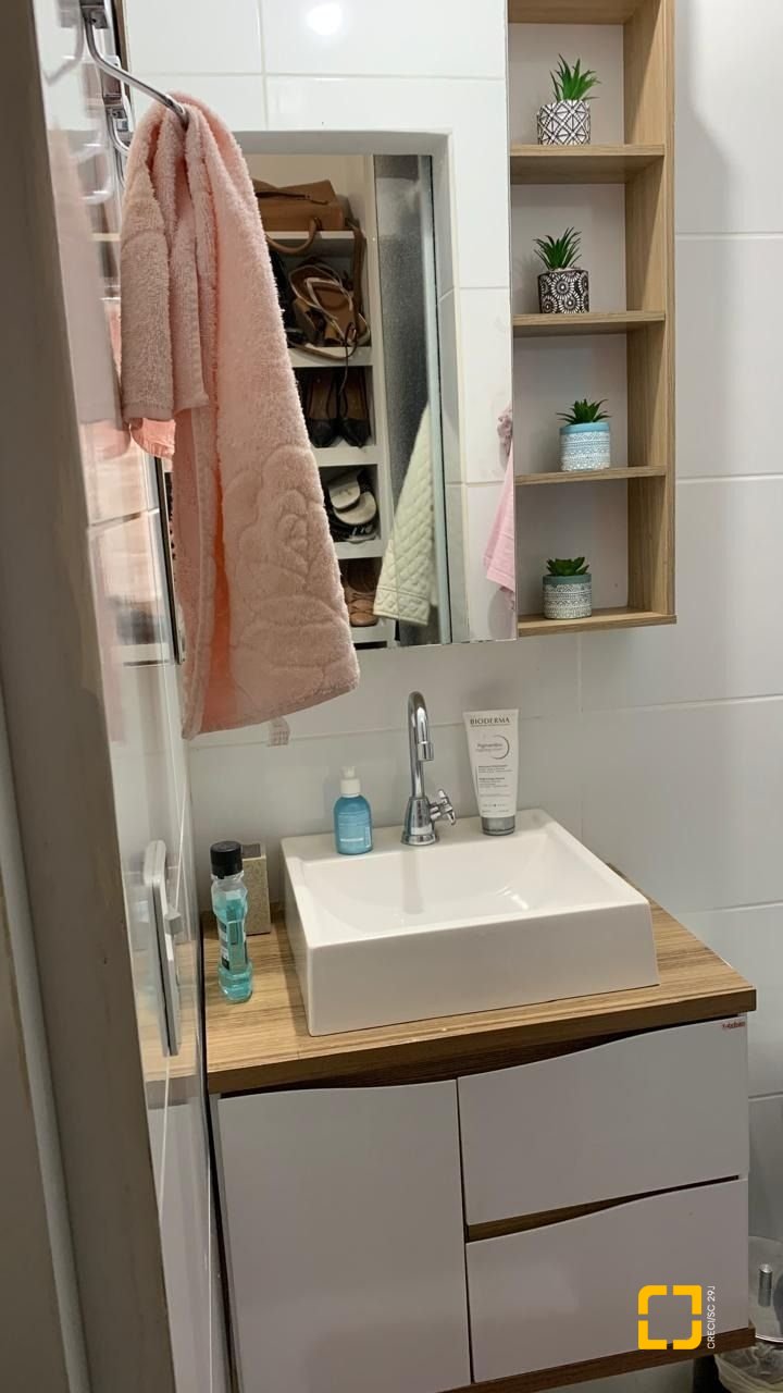 Apartamento com 92m², 4 quartos (sendo 1 suíte), 1 garagem, no bairro Centro em Florianópolis