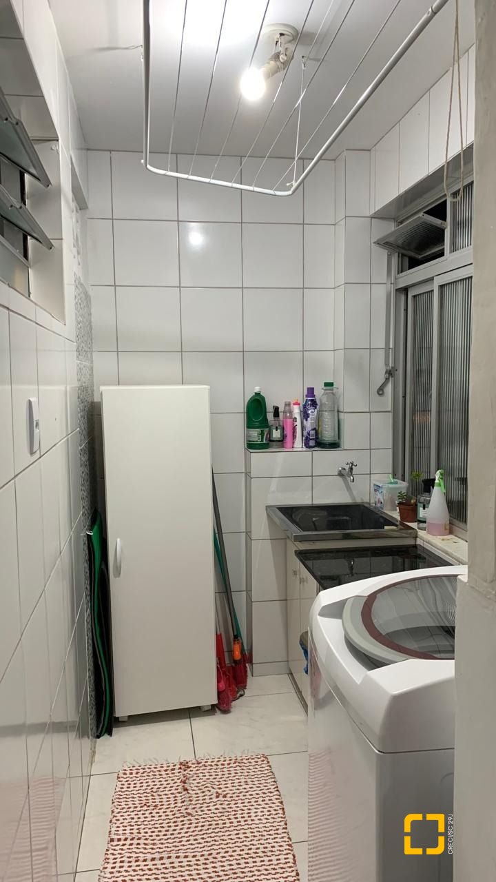 Apartamento com 92m², 4 quartos (sendo 1 suíte), 1 garagem, no bairro Centro em Florianópolis
