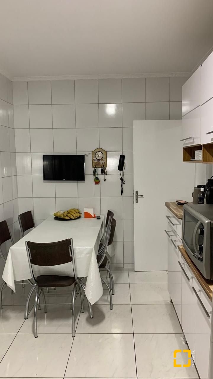 Apartamento com 92m², 4 quartos (sendo 1 suíte), 1 garagem, no bairro Centro em Florianópolis