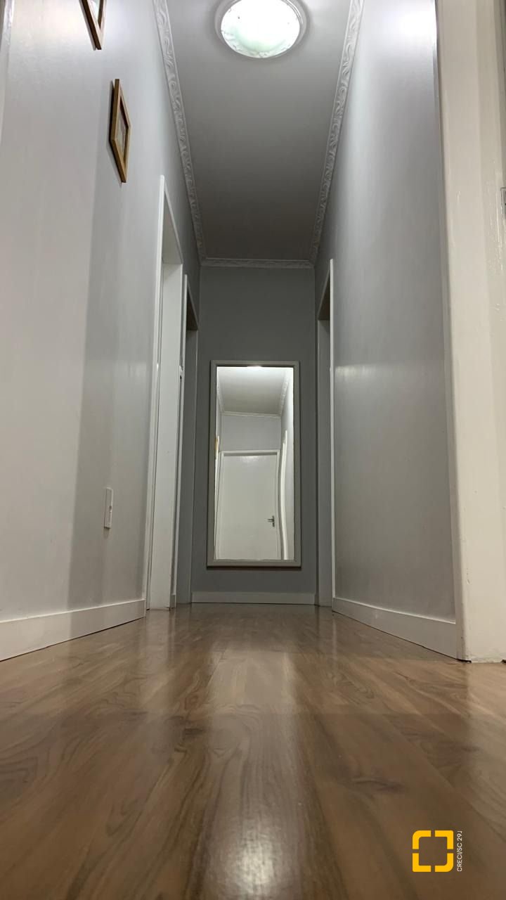 Apartamento com 92m², 4 quartos (sendo 1 suíte), 1 garagem, no bairro Centro em Florianópolis